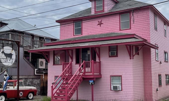 Hampton Apartamento | The Pink House on L Street -aka/KEY EAST!!!