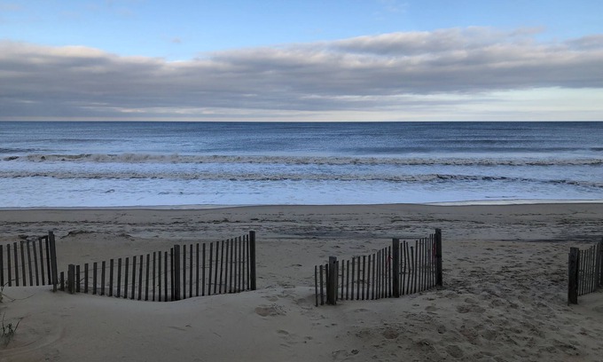 Kitty Hawk Cabaña | The Pirates' Retreat (2-Bedroom Cottage) - Pets Allowed by RedAwning