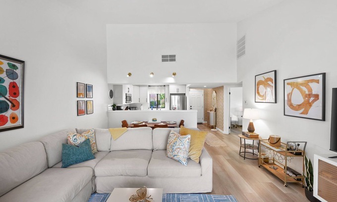 Palm Desert Condominio | "The place is amazing! Even better than the photos-very HGTV!" Guest quote