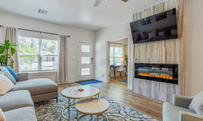 Central Oklahoma City Casa | ★The Plaza Retreat★ Outdoor Fire Pit, Fast Wi-Fi, Close To Everything
