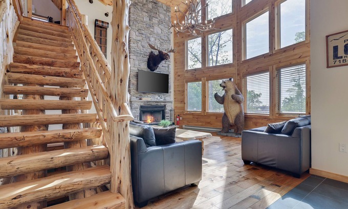 Tannersville Casa | THE POCONO HOUSE AT CAMELBACK MOUNTAIN with Jacuzzi and Sauna