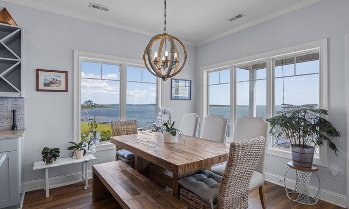 Marshallberg Casa | The Point at Marshallberg-Waterfront Home