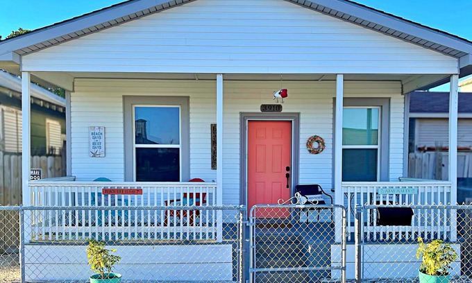 Galveston Casa | The Poolside Bungalow