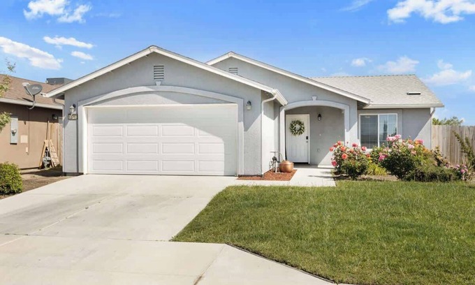 Armona Casa | The Poppy House 4bd near NAS