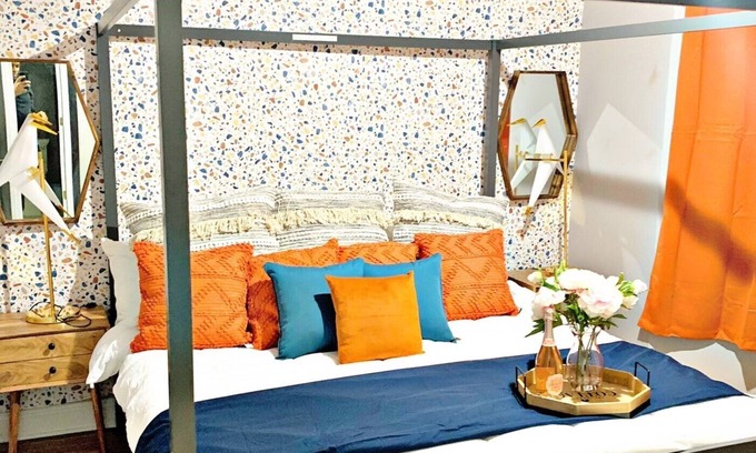 Belleville Apartamento | The Posh Lounge ( King Bed & Fire Place)
