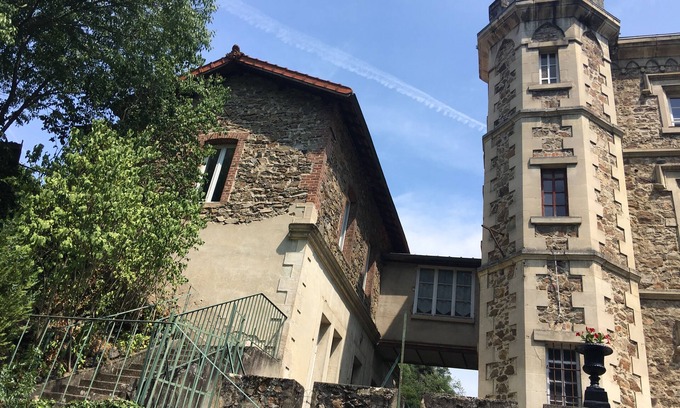 Saint-Barthelemy-de-Vals Casa | La casa del sacerdote - Château de Rochetaillée