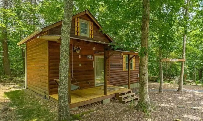 Tracy City Cabina | The Private Reserve Cabin, Hot Tub, Pet Friendly, Secluded