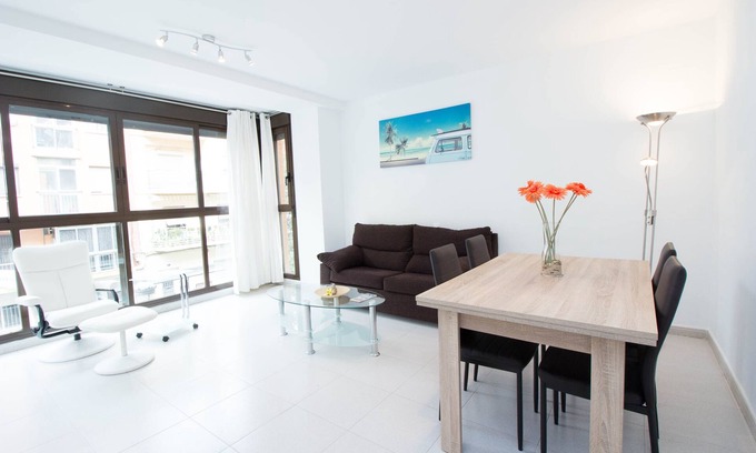El Cabanyal Apartamento | "The QUEEN" New, fancy and relaxing. Beach & WIFI