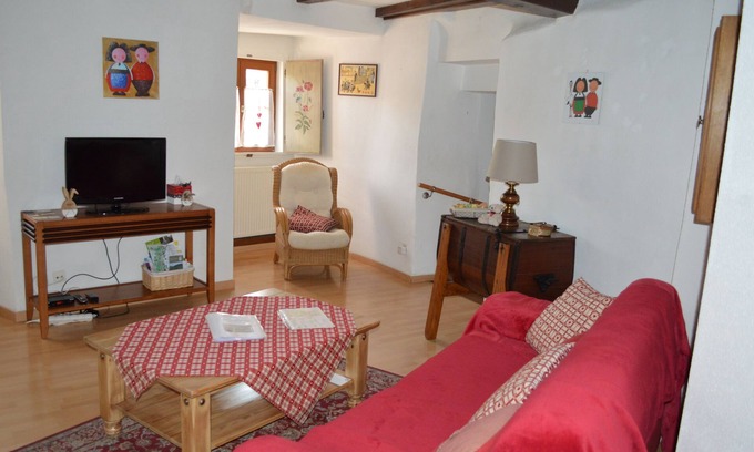 Ribeauville Apartamento | Las murallas de Ribeauvillé en el centro de la ciudad.