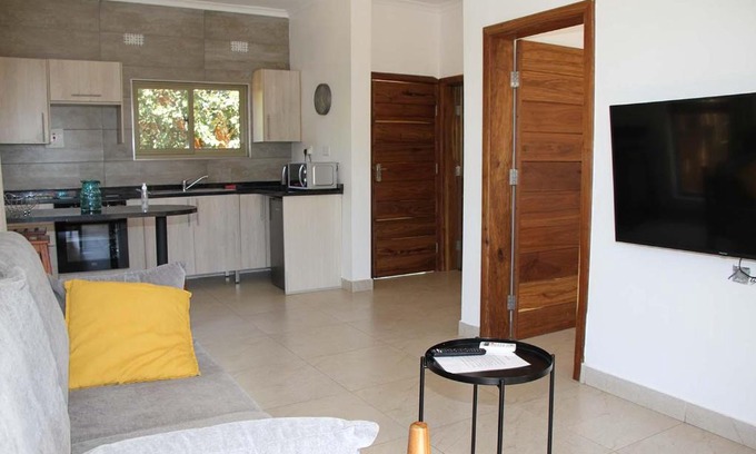 Lusaka Apartamento | ! The ranch - Superb serviced apartment with garden