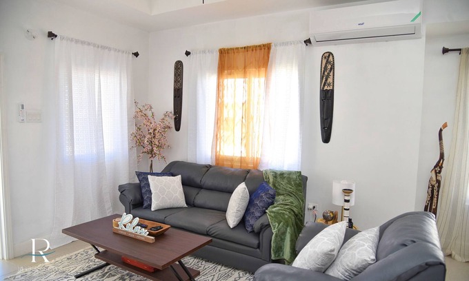 Lucea Casa | The Recess Stays – 2 Rooms 3 Beds, 2 Baths w/ Grill