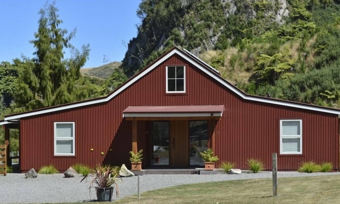 Lake Okareka Casa | El granero rojo se encuentra en entorno rural encantador y tranquilo