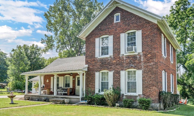Farnham Otro | The Red Brick Homestead