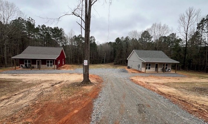 Calhoun Cabaña | The Red Cottage on Brownlee!