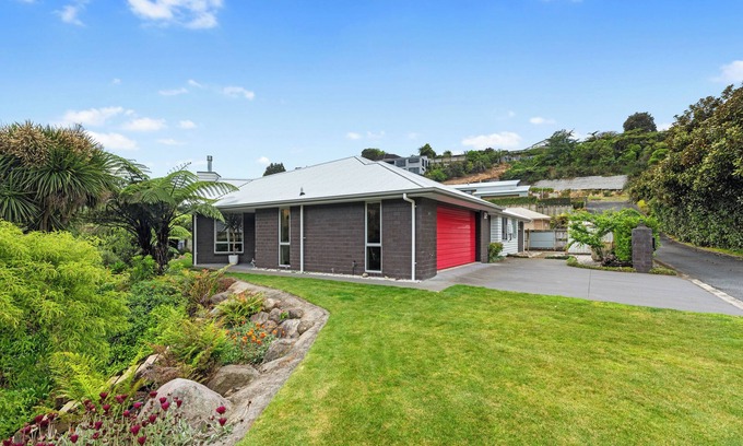 New Plymouth Casa | The Red Door - New Plymouth Holiday Home