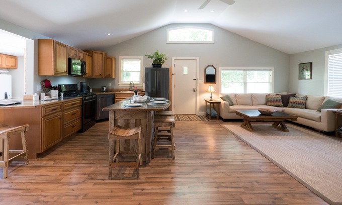 Woodfin Cabaña | The Red Hen Cottage * Asheville-North * TINA CALIENTE *
