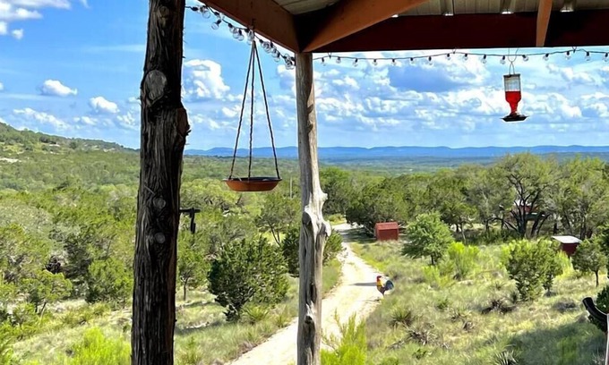 Center Point Casa | The Red Rooster Lodge