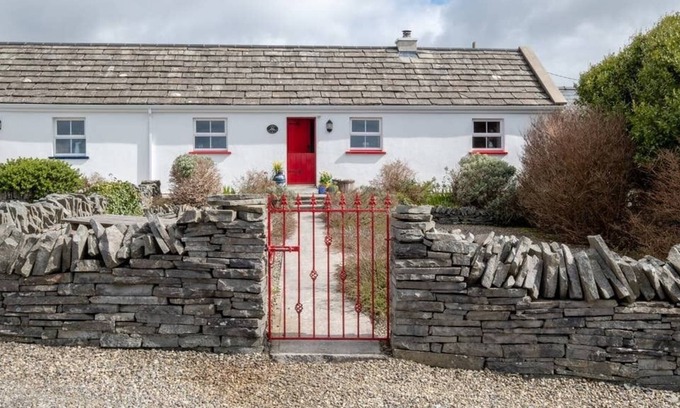 Doolin Cabaña | The Red Stonecutters Cottage