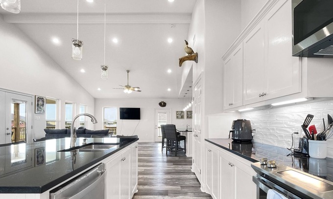 Hackberry Casa | The Redfish Lodge
