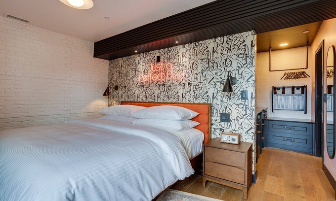 Newport Casa | The Reed @ The Louie Boutique Motel, Private Sauna! Walk to Everything!