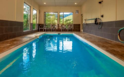 Gatlinburg - Pigeon Forge Villa | The Refined Raccoon Retreat