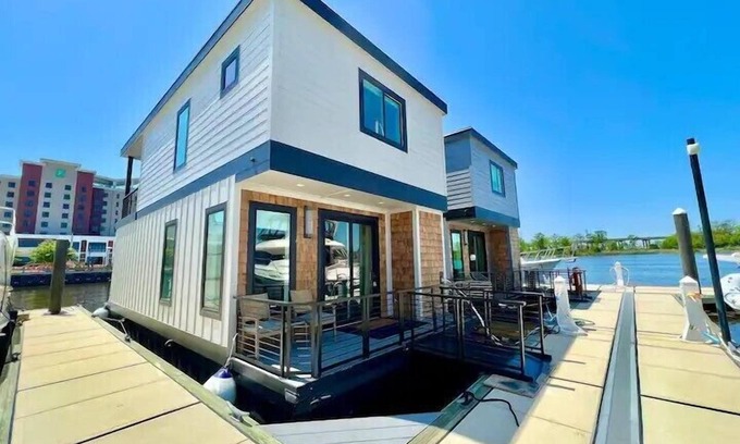 River District Casa | The Regency - Houseboat Downtown