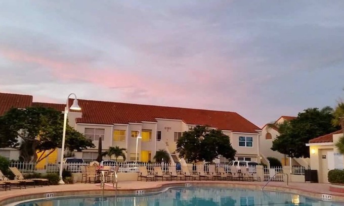 Isla del Sol Condominio | Resort Living In St. Petersburgo