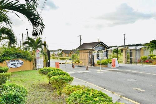 Montego Bay Apartamento | The Rest Stop Front- 15 mins from MBJ/24hr Security