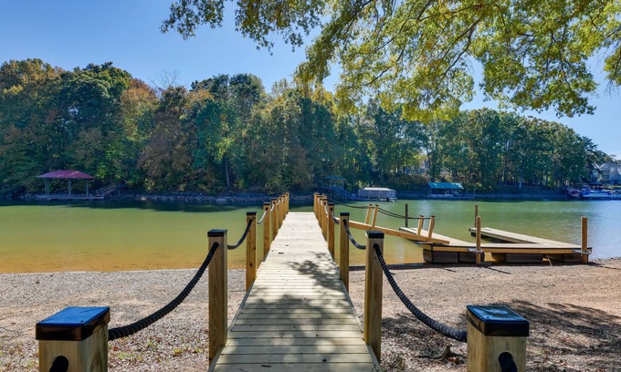 Mount Mourne Casa | The Retreat at Lake Norman: Boat Dock & Pool!