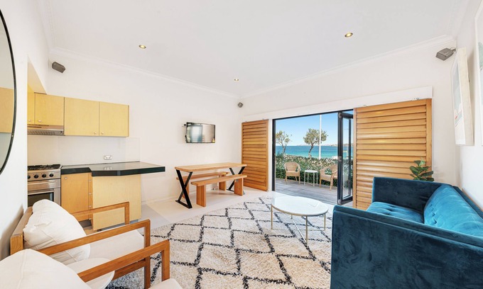 North Bondi Apartamento | The Retreat: Beachfront View + Offstreet parking