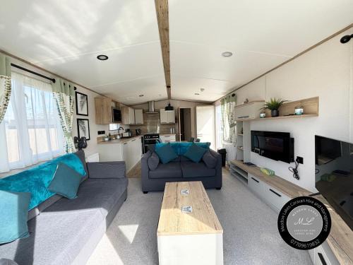 Chapel Saint Leonards Apartamento | The Retreat 16 - pet friendly, WiFi, and a bath - Golden Palm Resort - Meadow Lakes Caravan & Lodge Hire