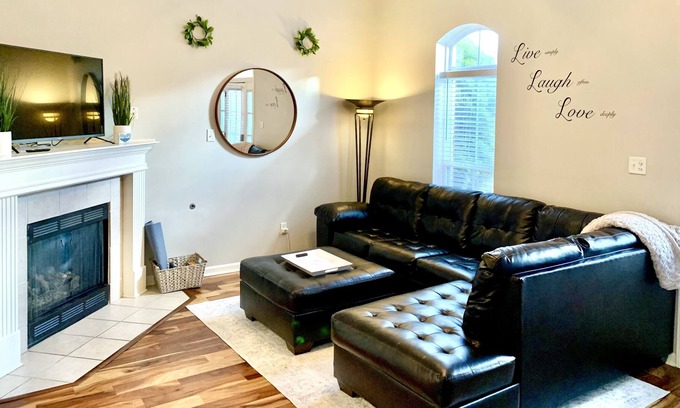 Gray's Creek Casa | The Retreat in Lakeland - Private Patio & Two Car Garage