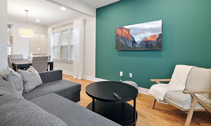 Detroit Apartamento | The Retreat At The Park. 2 BDR-Lower Unit