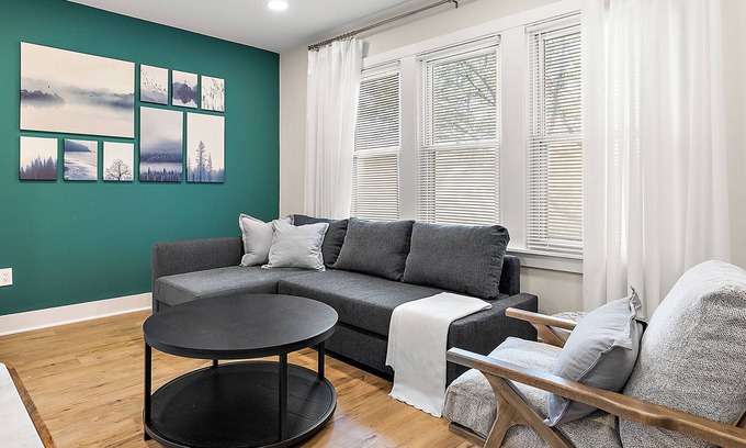 Detroit Apartamento | The Retreat At The Park-2BDR. Upper Unite