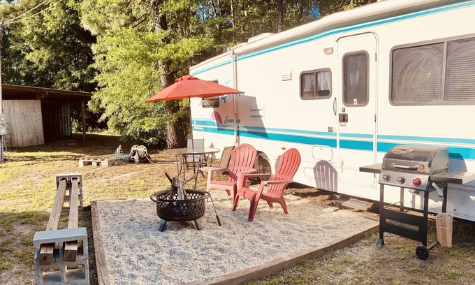 Fleming Casa | The Retro Winnebago on the Farm, Pet Friendly!
