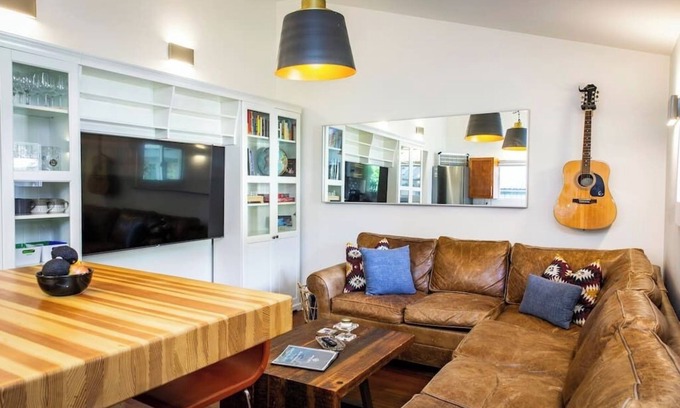 Revelstoke Casa | The Revelstuck Hut - Downtown Revelstoke