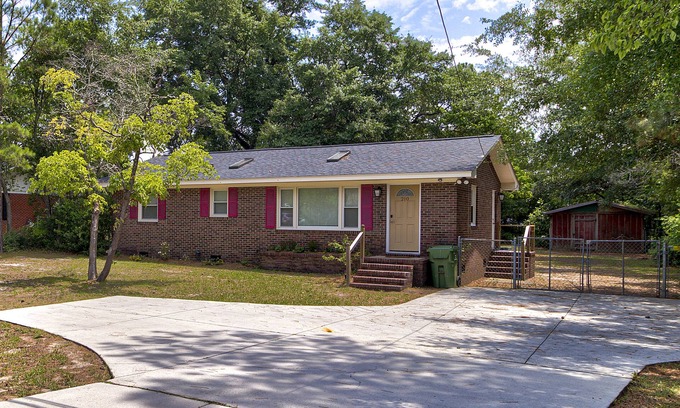 Wilmington Casa | The Rhythm Ranch 2BR/1BA minutes to UNCW & Wrightsville Beach!
