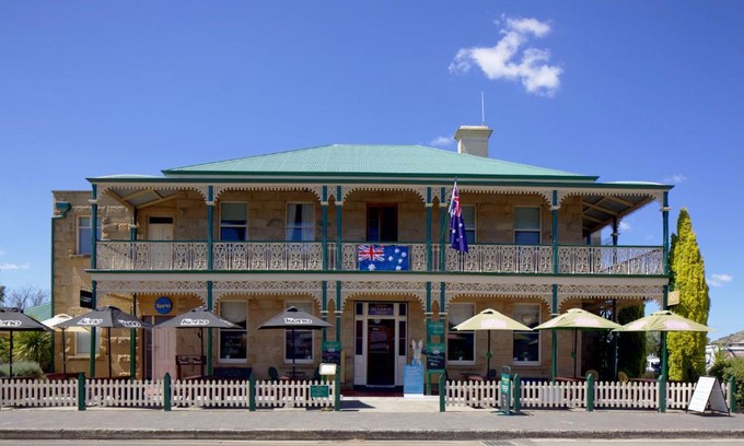 Richmond Hotel | The Richmond Arms Hotel
