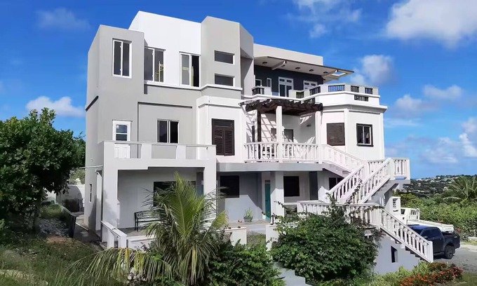 Corinthe Apartamento | The Ridge (Modern and Luxurious)