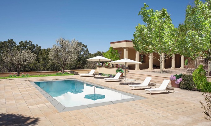 Canoncito Casa | The Ridge | Pool | Special Event Venue | Luxury Accommodations