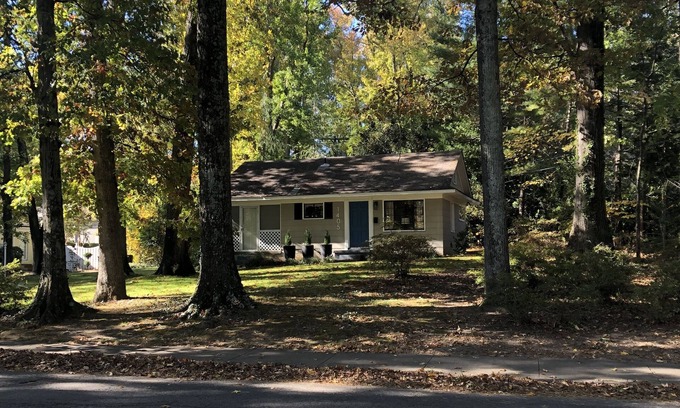 Greensboro Casa | "The Right Spot"- cheerful house in an ideal location