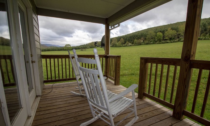 Pearisburg Cabaña | The River Ash Cottage en Walker Creek Retreat