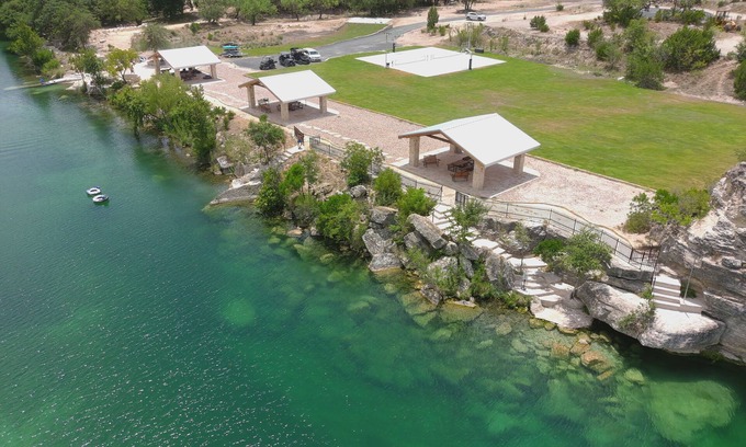 Uvalde Cabina | The River Lodge