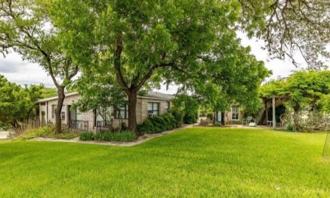 Ingram Casa | The River Oaks Lodge Guest Houses - River House 2/1, Ivy 2/1