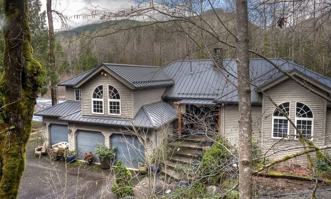 Brightwood Casa | The Riverhouse in Brightwood , 900 ft of riverfront on both sides. Very private.