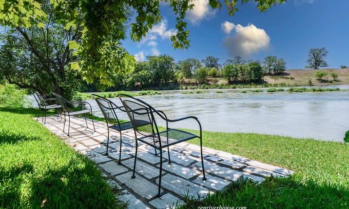 Bastrop Casa | The RiverHouse Pet Friendly Zen River Retreat
