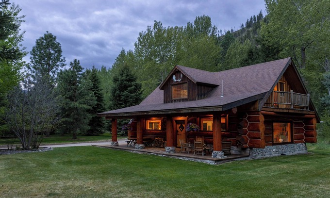 Clinton Cabina | Riverstone ofrece un hermoso lugar para relajarse y disfrutar de la vida.