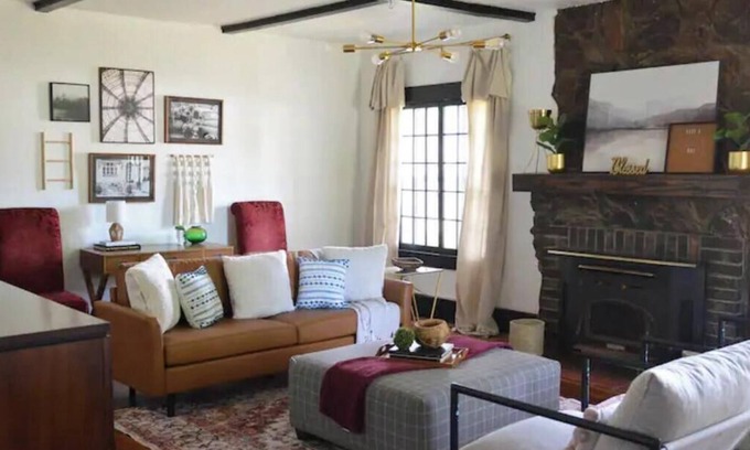 Batesville Casa | The Rock Cottage