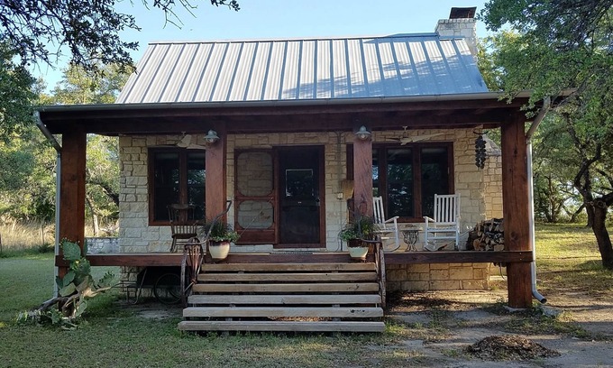 Lago Vista Cabina | The Rock House en la costa norte del lago Travis