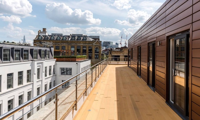 Clerkenwell Apartamento | The Roof is on Fire - Farringdon - by Frankie Says